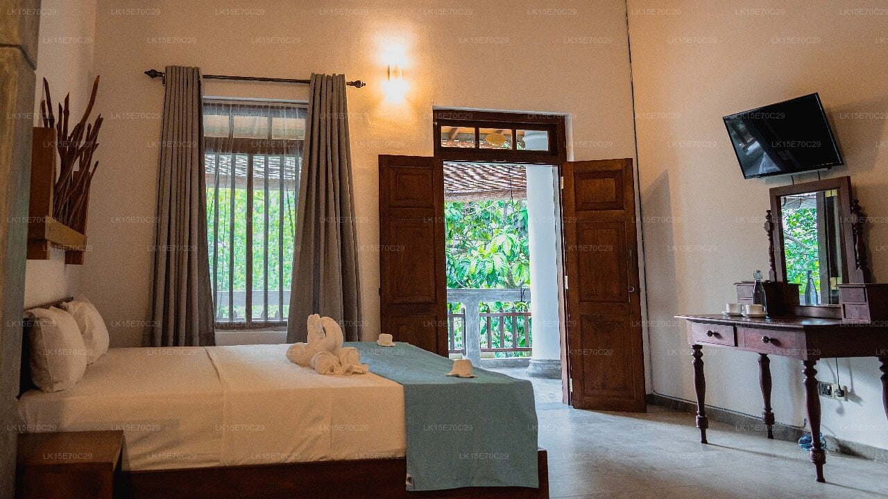 Hiding Unawatuna, Unawatuna