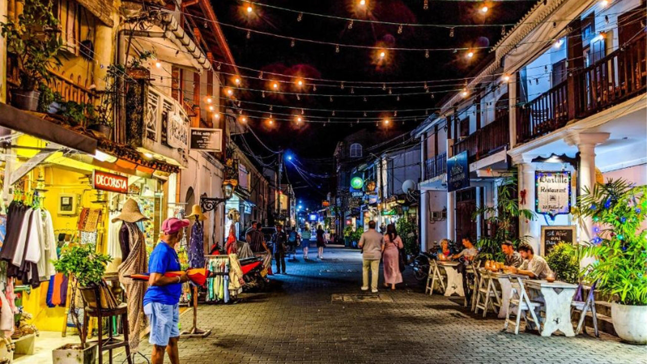 パナドゥラからゴールへの海岸沿いドライブ