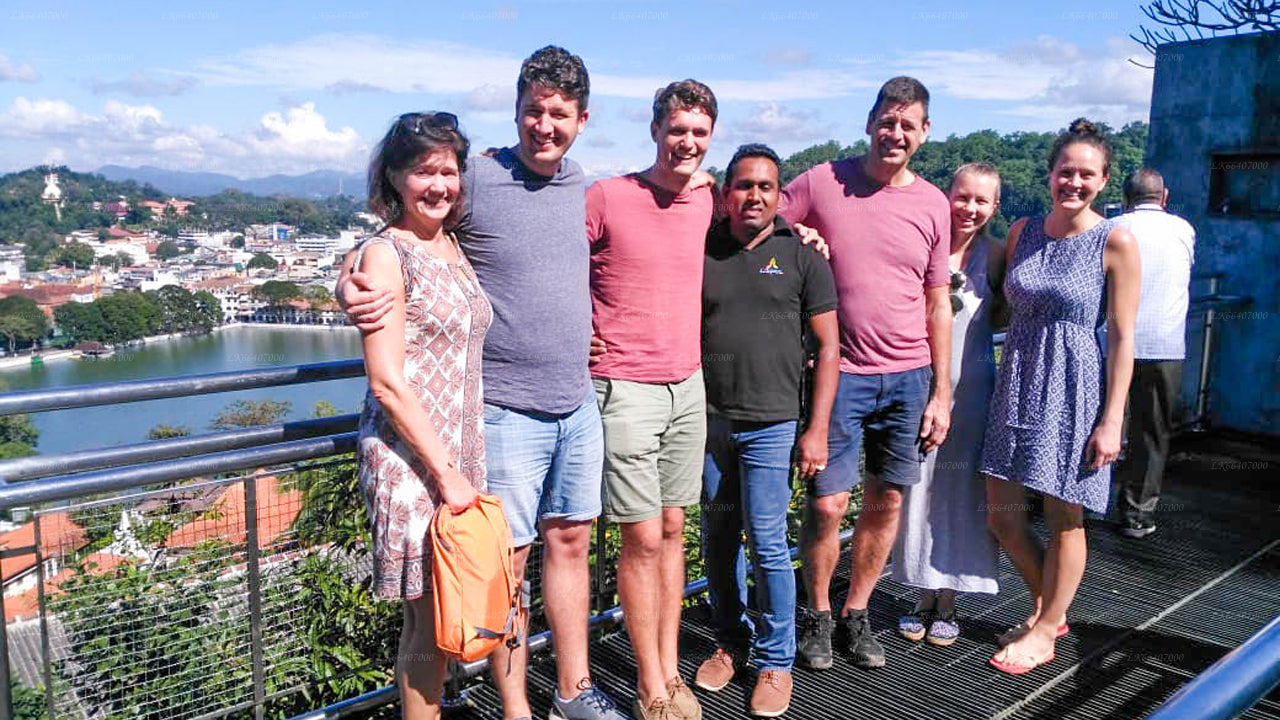 アフンガラ市からコロンボ市へのプライベート送迎