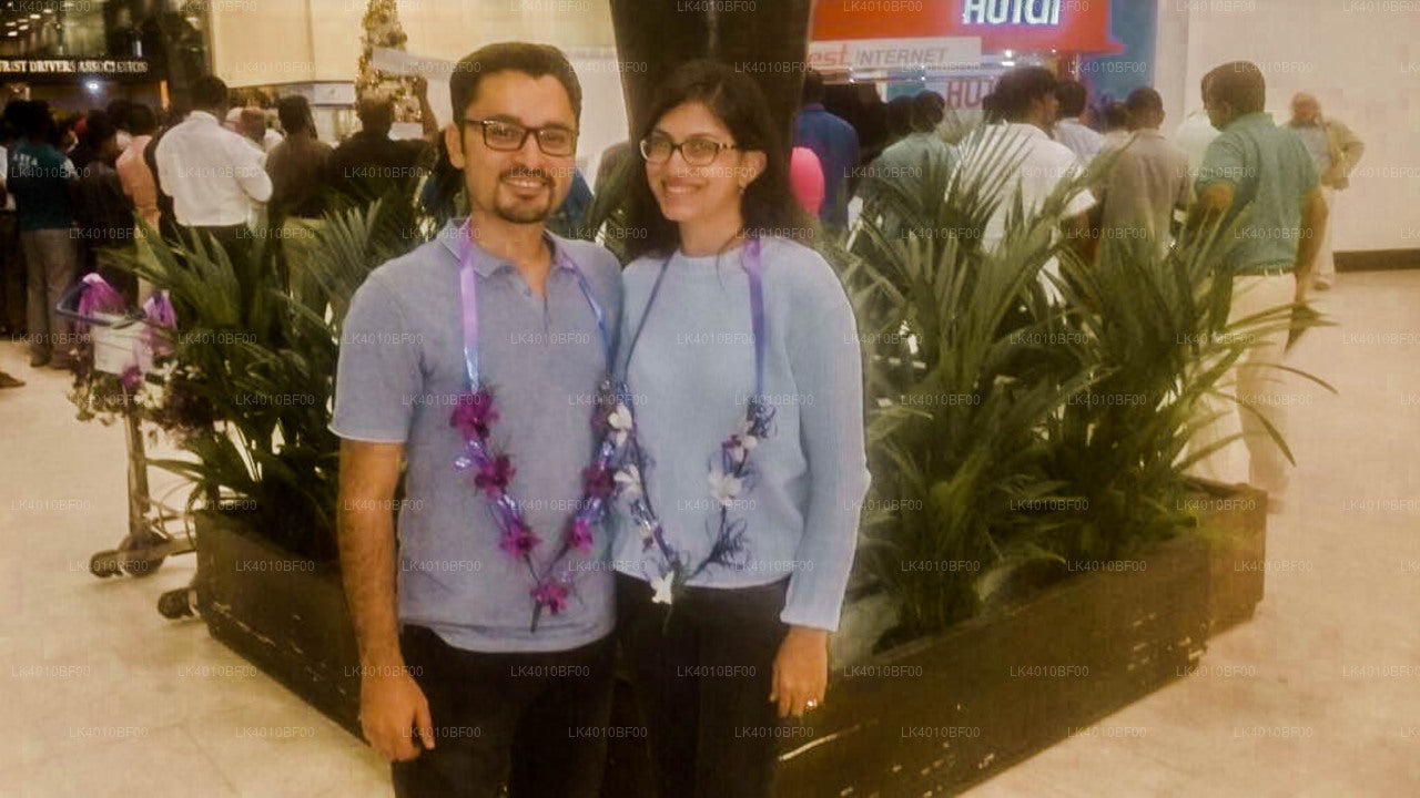 コロンボ空港 (CMB) からエンベッケ市へのプライベート送迎