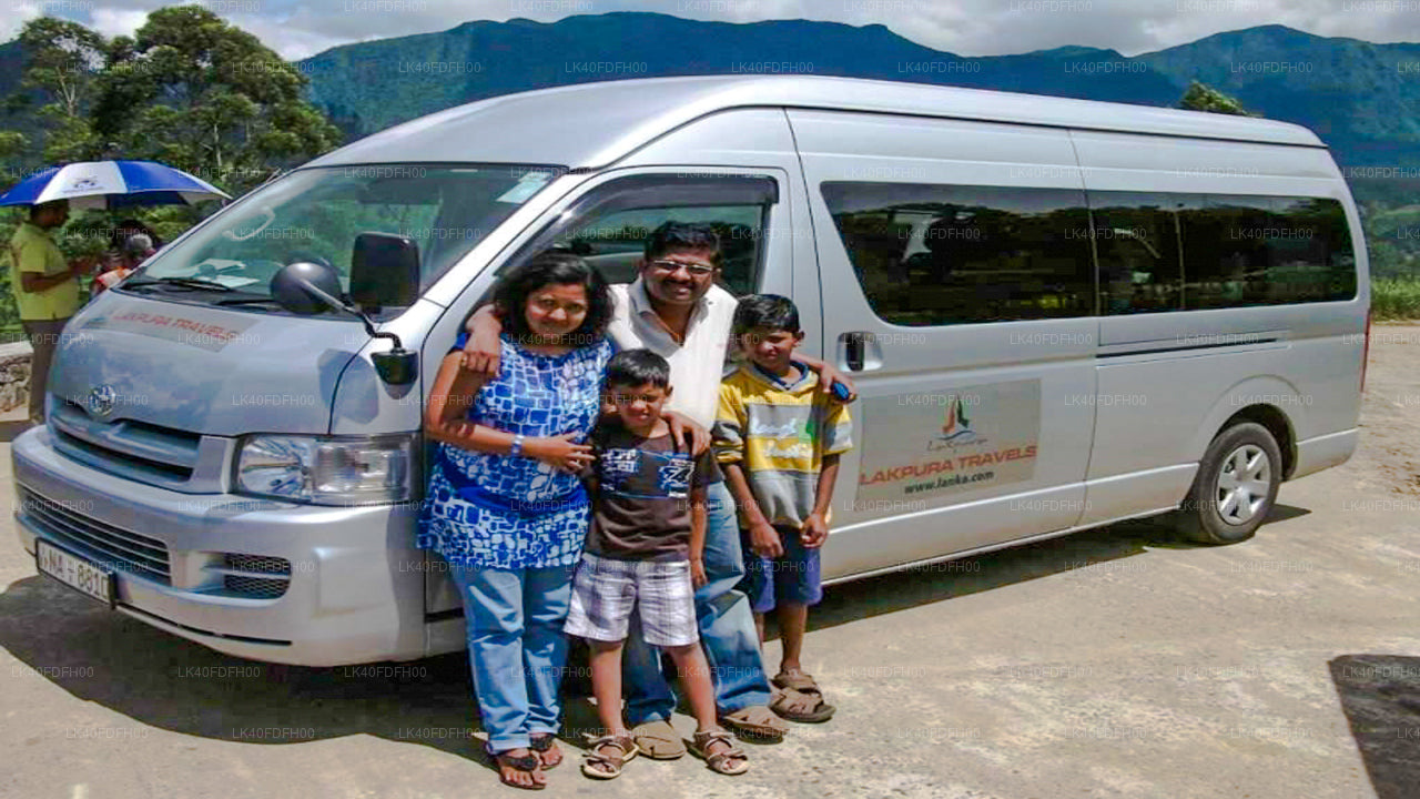 バッティカロア空港 (BTC) からマッタラ空港 (HRI) 市内プライベート送迎