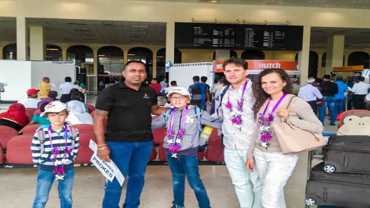 カトゥナーヤケ市からコロンボ空港 (CMB) へのプライベート送迎