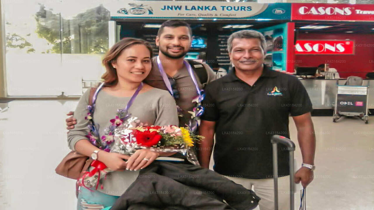 コロンボ空港 (CMB) とリバーサイド、アルトゥガマ間の送迎