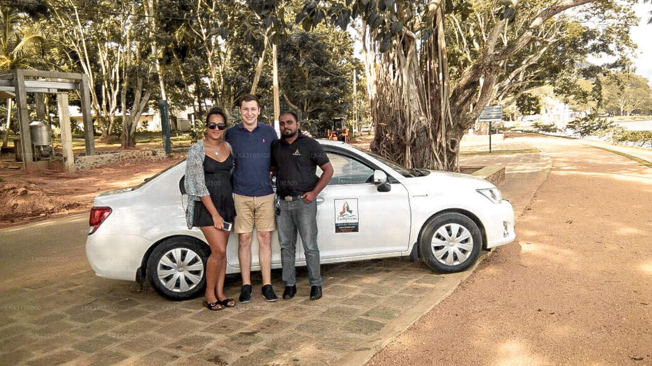 コロンボ空港 (CMB) とキリンダのヤラ ヴィラ間の送迎