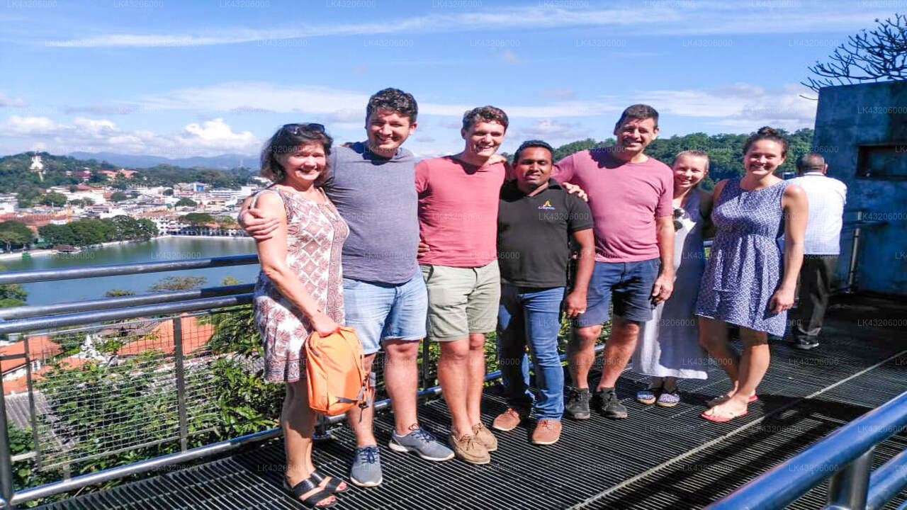 コロンボ空港 (CMB) とマウント ラビニアのキングストン バイ レモ ホテル間の送迎