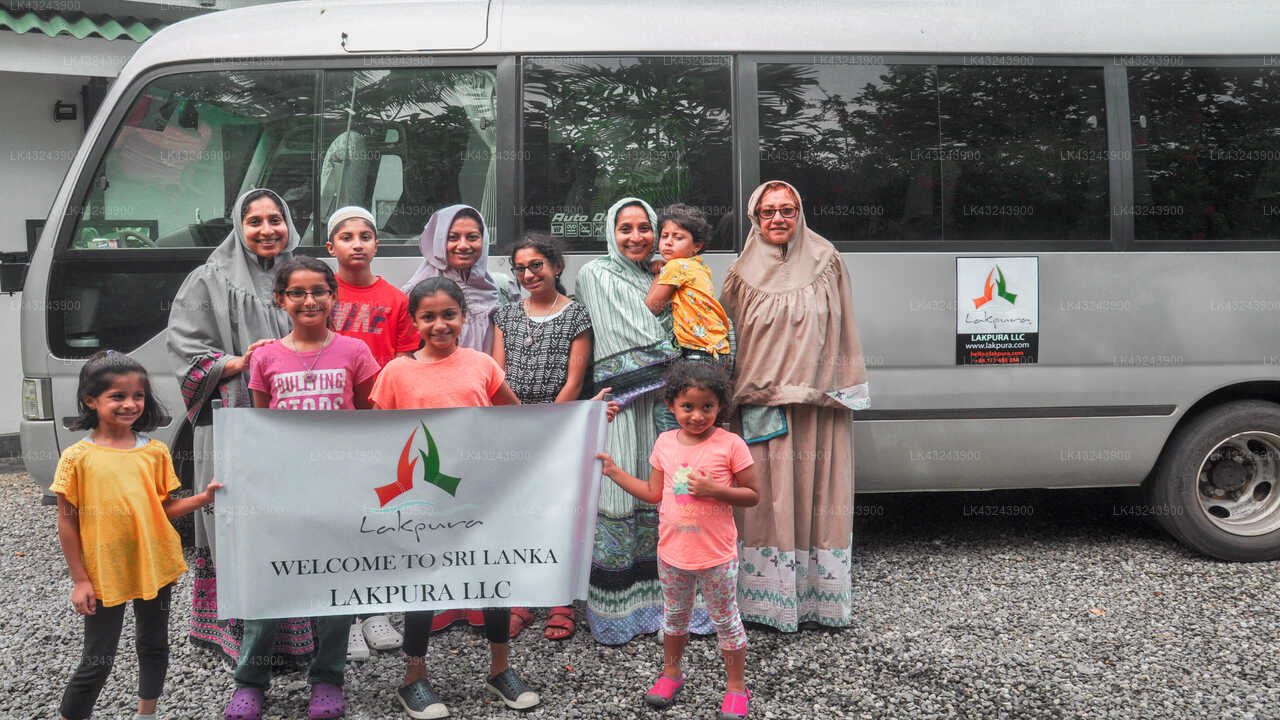コロンボ空港 (CMB) とバブニヤのホテル オヴィヤ間の送迎