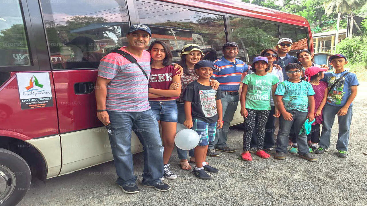 コロンボ空港 (CMB) とニラヴェリのアマンタ ビーチ間の送迎