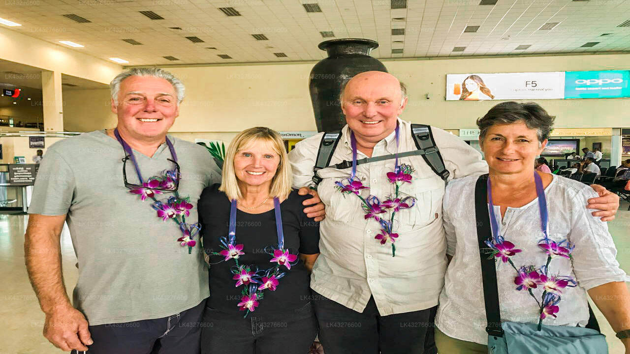 コロンボ空港 (CMB) とハプタレーのベンジャミン コテージ間の送迎