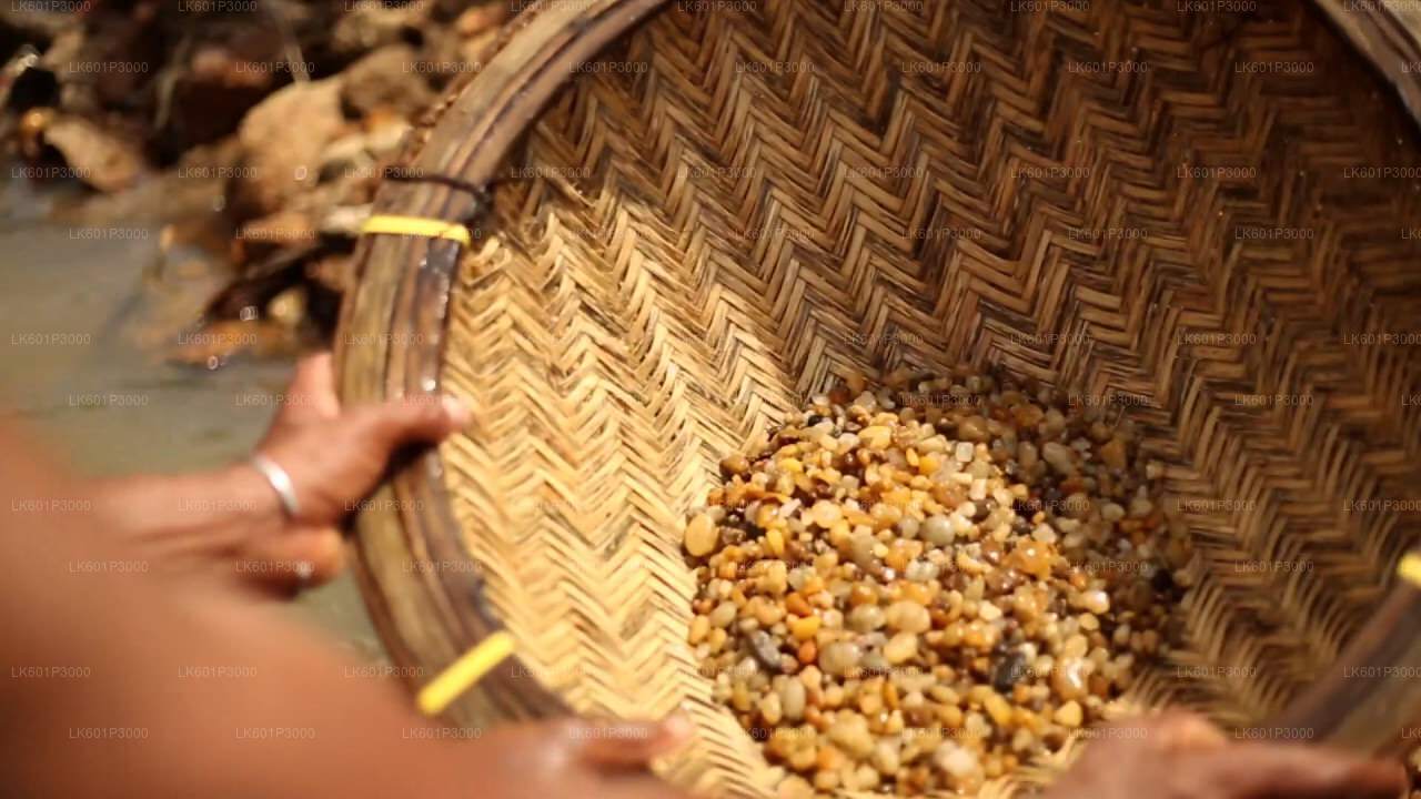 ネゴンボからラトゥナプラの宝石鉱山を探索