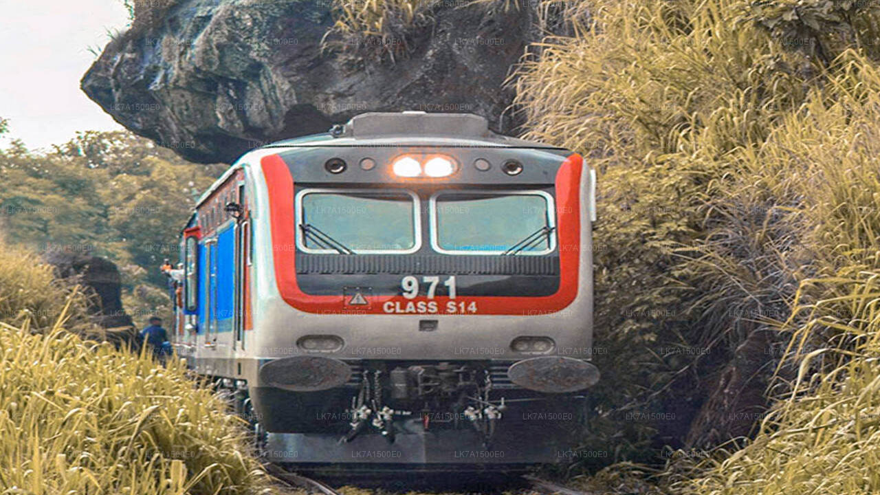 コロンボからエラまで電車で移動(列車番号:1001「デヌワラメニケ」)