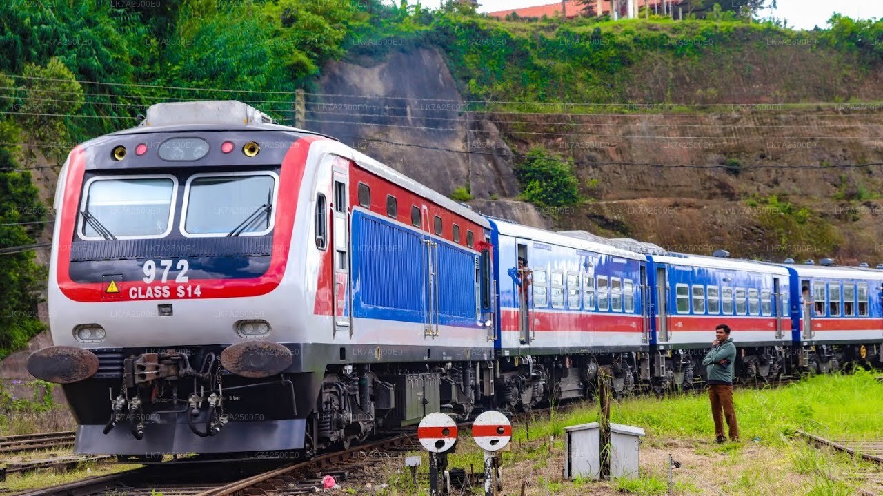 ペラデニヤからエラまでの列車乗車(列車番号:1001「デヌワラメニケ」)