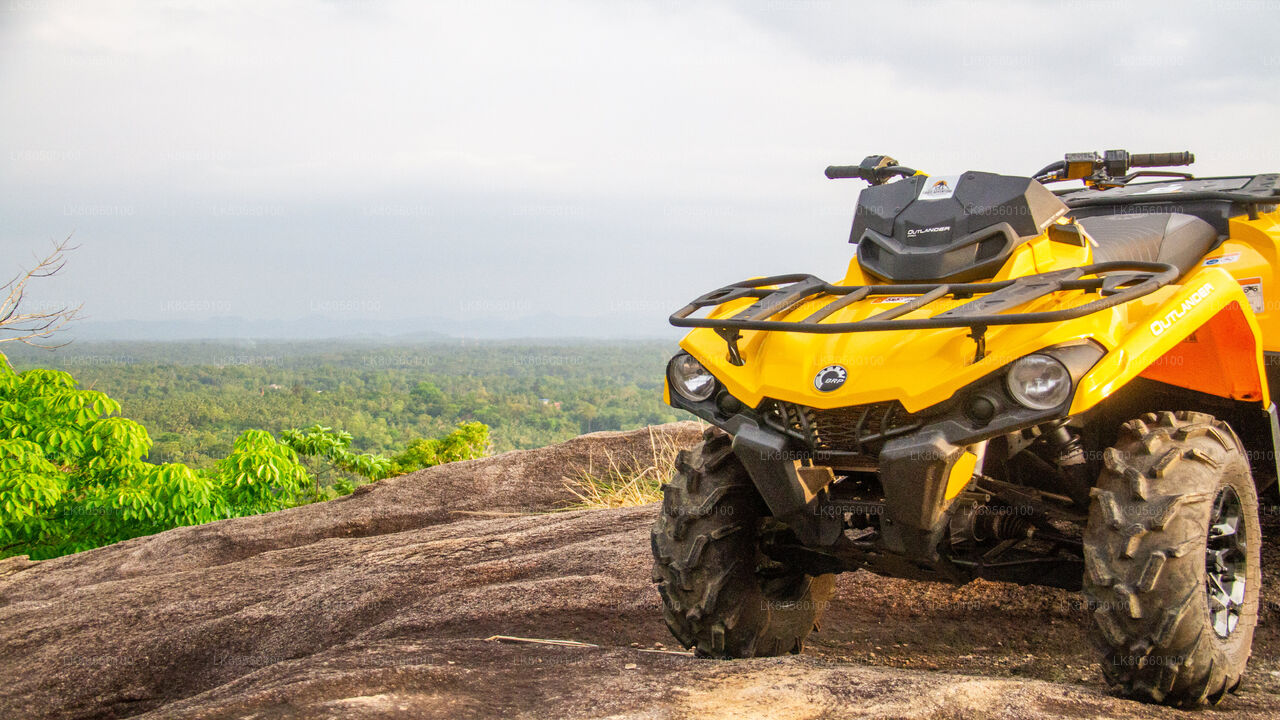 ガンパハ発 ATV ライドでロッキー ヒルズを訪れる