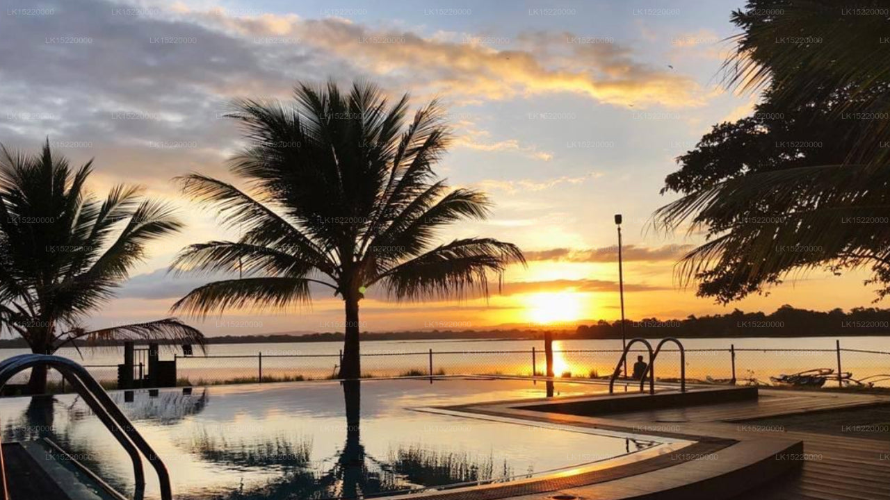 ホテルレイクパーク (ポロンナルワ)