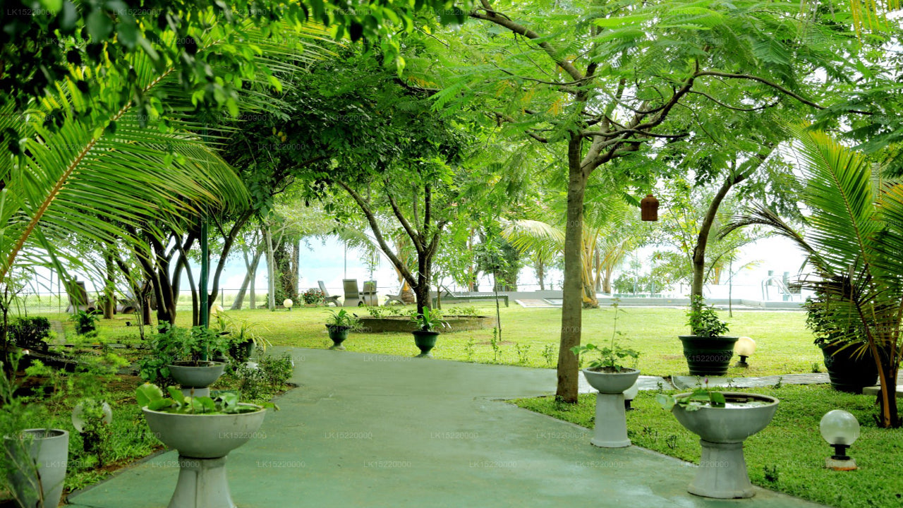 ホテルレイクパーク (ポロンナルワ)