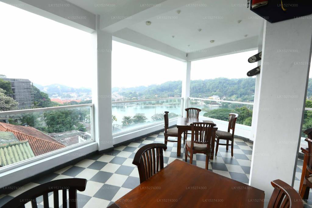 キャンディスプリームホテル (キャンディ)