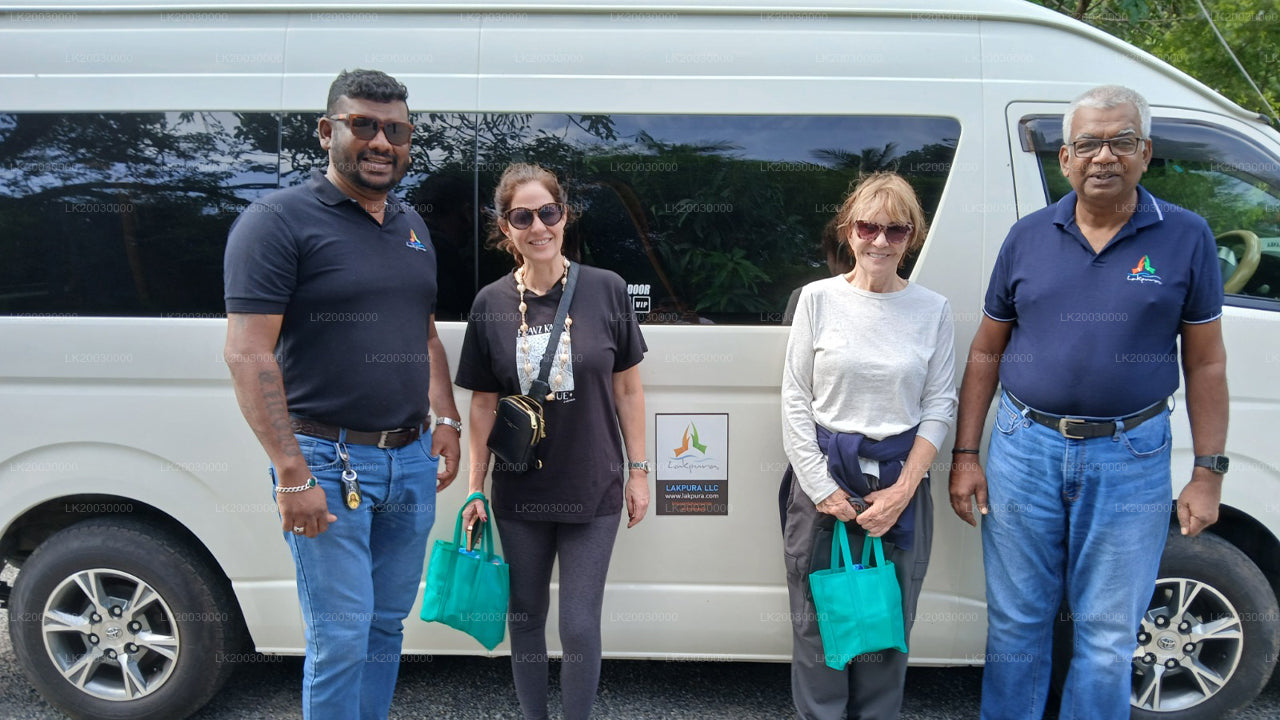 運転手付きバン (大型) レンタル