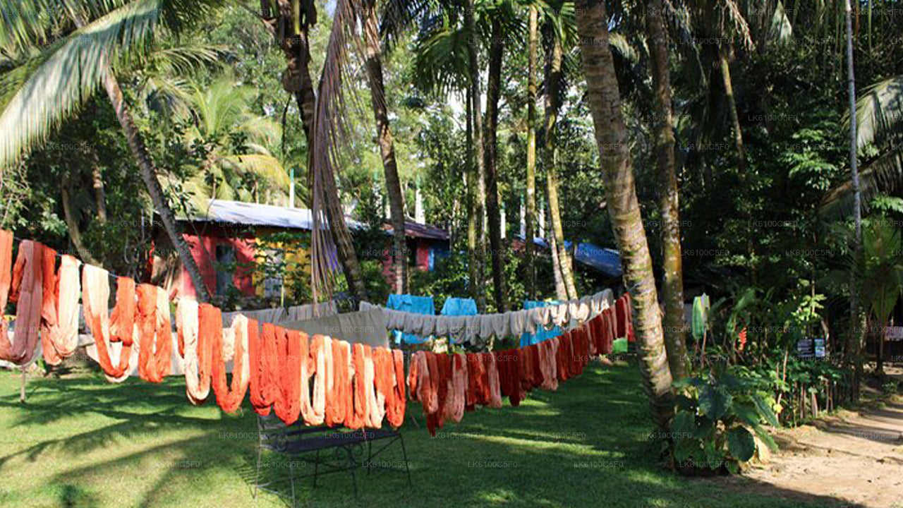 ゴールの隠れた名所を探索し、地元の人々と食事を楽しみましょう