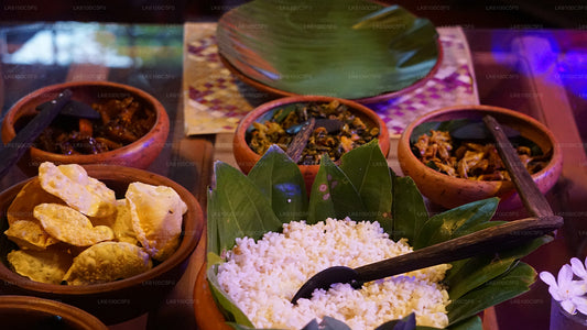 ゴールの隠れた名所を探索し、地元の人々と食事を楽しみましょう