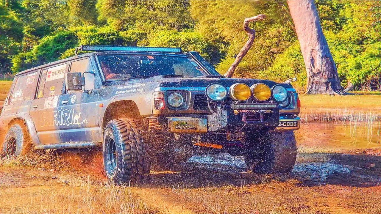 エッラ発ディヤルマ滝への 4WD ツアー