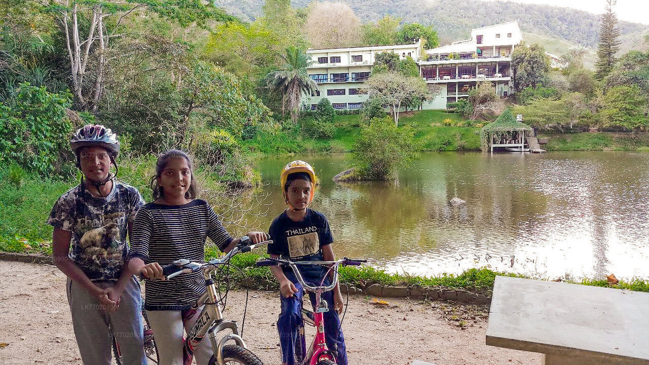 キャンディ発フナス滝サイクリング ツアー