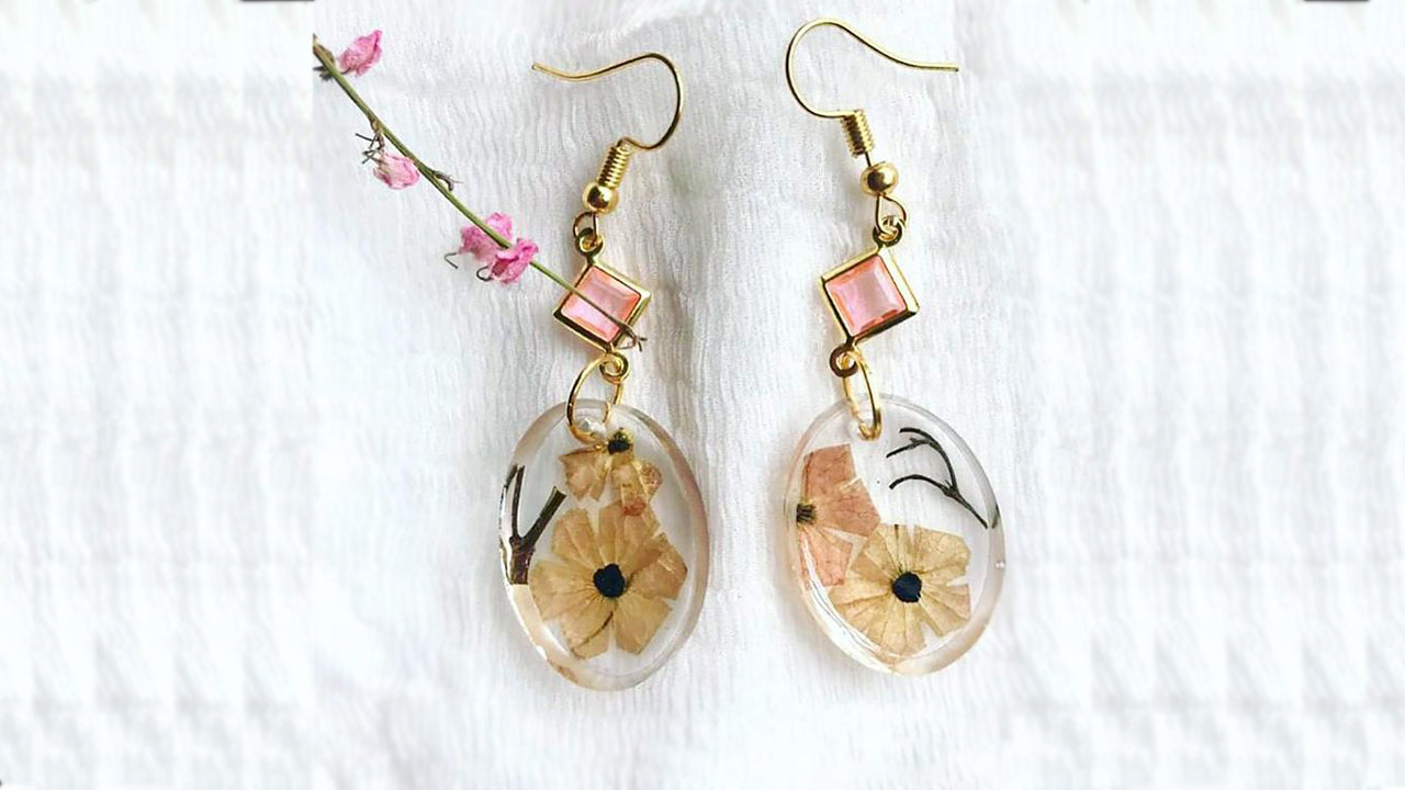 手作りの本物の花のイヤリング